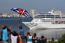 El buque Adonia arribó a La Habana abriendo la primera línea de viajes de cruceros entre EE.UU. y Cuba en más de medio siglo