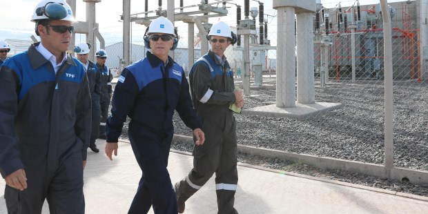 El presidente Mauricio Macri encabezó la inauguración del oleoducto Loma Campana-Lago Pellegrini en Vaca Muerta.