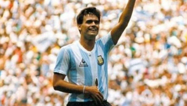 Con el hombro hecho añicos, pero feliz. El Tata campeón del mundo.