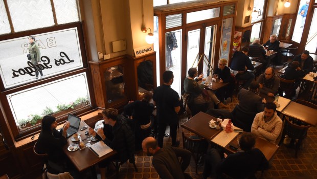 Los Galgos, un cafetín como los de antaño en el centro de Buenos Aires. Foto :Gustavo Carabajal.