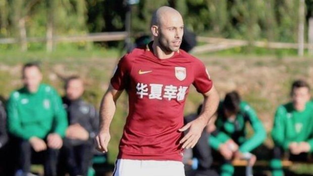 A Mascherano se le termina su contrato en el fútbol de China y ya decidió volver para terminar su carrera en Argentina.­