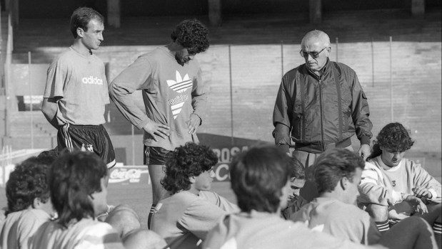 Juan José Pizzuti al sumar tres títulos como jugador y tres como entrenador, entre ellos la Copa Libertadores y la Copa Intercontinental en 1967.