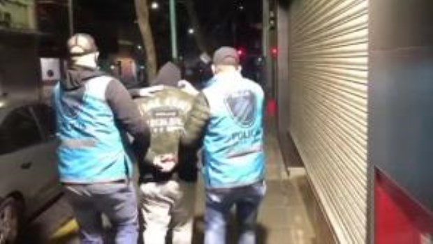 Detienen a un empleado de seguridad del shopping de Caballito por el robo a una joyería