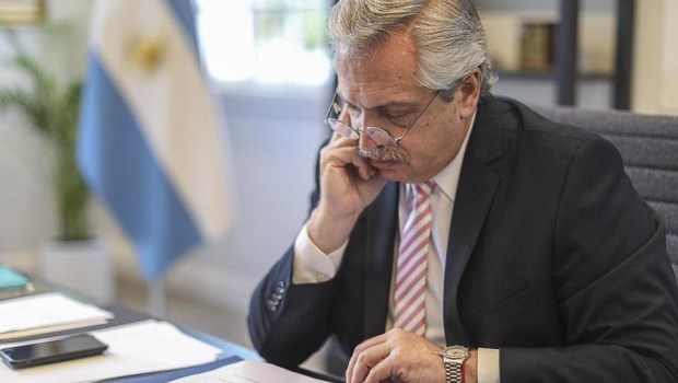 El Presidente le envió una carta a su par estadounidense para desearle "una pronta recuperación"