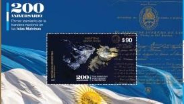 Presentan sello postal e inauguran muestra, por bicentenario de izamiento bandera en Malvinas