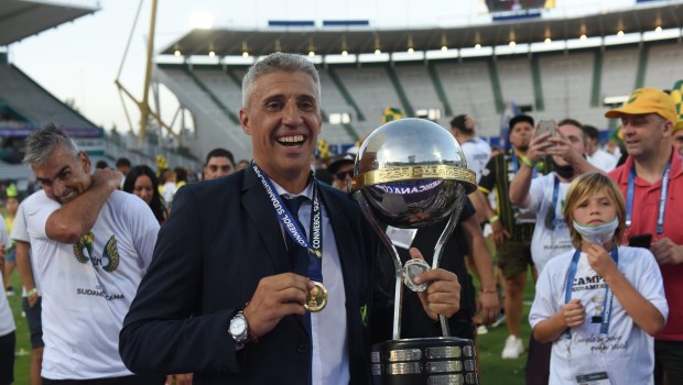 Hernán Crespo renunció como director técnico de Defensa y conducirá a San Pablo