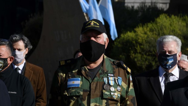 La ceremonia se realizó en la Plaza de Armas del Edificio Libertador con la presencia de los Veteranos de Guerra de Malvinas.