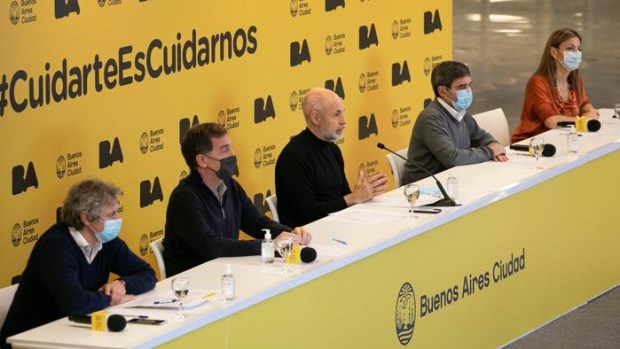 El mandatario metropolitano encabezó una conferencia de prensa para anunciar las medidas.