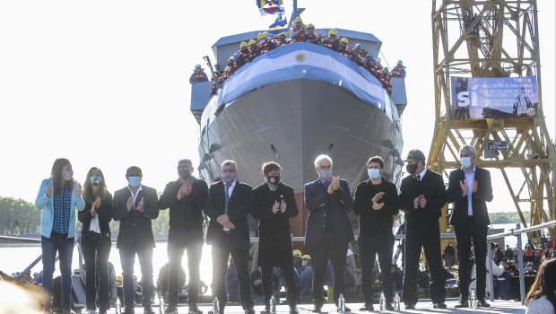 El gobernador Kicillof y el ministro Taiana encabezaron el acto en la Grada 3 del Astillero Río Santiago.­