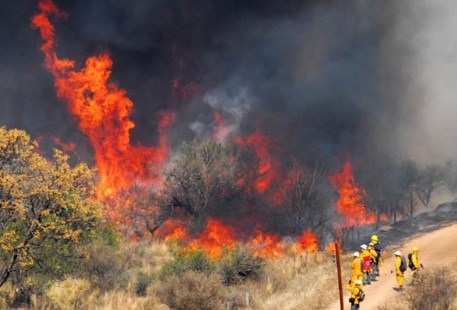 Un muerto y 300 evacuados por nuevos incendios en Córdoba