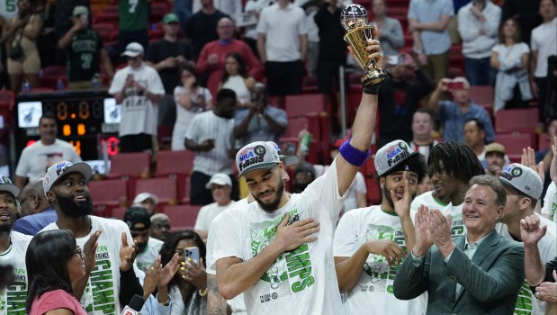 Jayson Tatum se llevó el MVP Larry Bird al mejor de las finales del ...