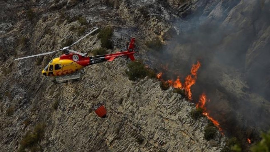 Evacuan Un Parque De Diversiones Por Incendio En España Donde El Fuego Ya Arrasó Miles De 4032