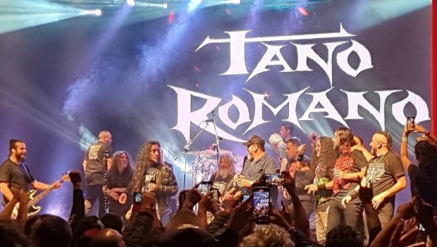 El Tano Romano festejó sus 60 años iluminado por las estrellas del metal nacional