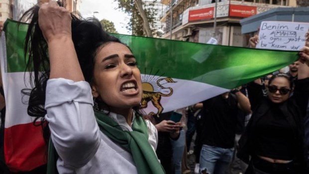 Los Manifestantes Iraníes Desafían La Represión Del Gobierno Y Crecen