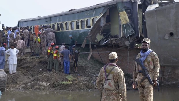 Al Menos 30 Personas Murieron Tras El Descarrilamiento De Un Tren En ...