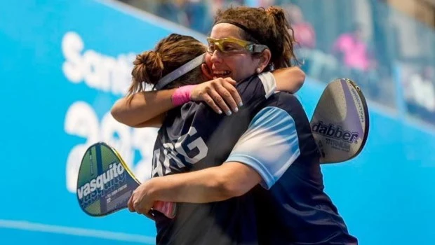El abrazo de Cynthia Pinto y María Lis García tras ganar el oro panamericano.