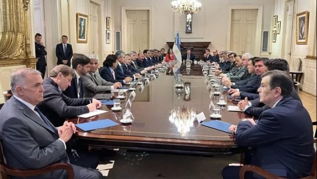 ARCHIVO- El Presidente de la Nación, Javier Milei durante una reunión con los 24 gobernadores.