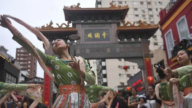 Comenzaron los festejos por el Año Nuevo Chino con la iluminación de varios monumentos porteños 