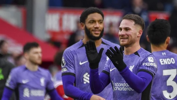 Liverpool le ganó a Nottingham Forest tras una asistencia de Mac Allister en el final del partido