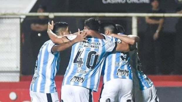 Atlético Tucumán goleó a Defensores de Belgrano y se instaló en los 16avos de final de la Copa Argentina