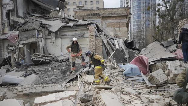 Kiev sufrió su tercer ataque aéreo en 5 días mientras Rusia incrementa los bombardeos a ciudades