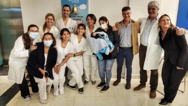 Rosario: un grupo de médicos realizó un exitoso trasplante hepático a un bebé prematuro
