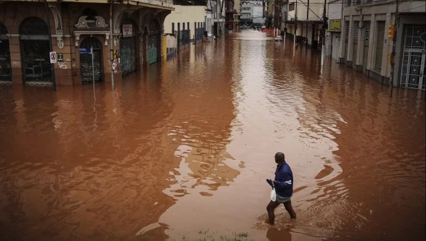 Los muertos por las inundaciones en Brasil llegan a 126, mientras crece la preocupación por la vuelta de las lluvias