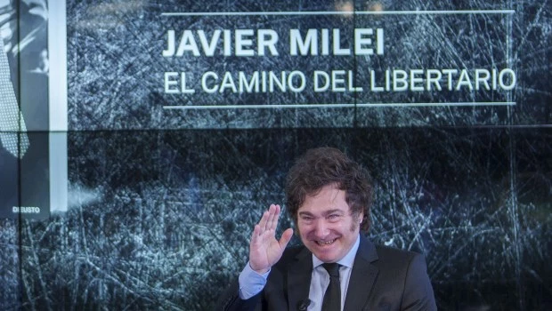 Tres diputados denunciaron a Milei y al secretario de Culto por el viaje a España