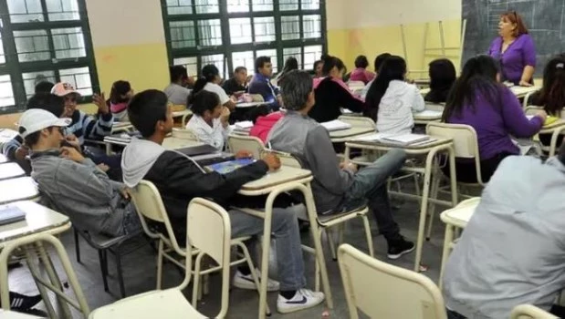 En la Argentina, solo 22 de cada 100 chicos de 15 años transitan la escuela en tiempo y forma