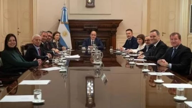 Francos encabeza su primera reunión como jefe de Gabinete