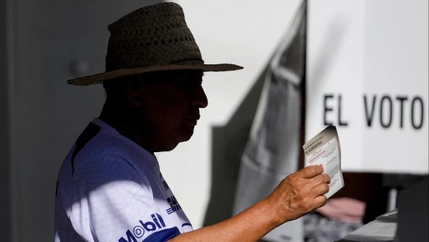 Los mexicanos votan en una elección histórica