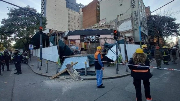 Se derrumbó un edificio en demolición en Tucumán: seis heridos