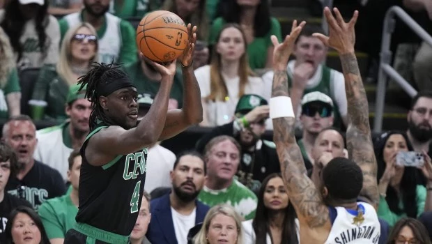 Holiday determinante para que los Celtics tomen ventaja de 2-0 en la final ante Mavericks
