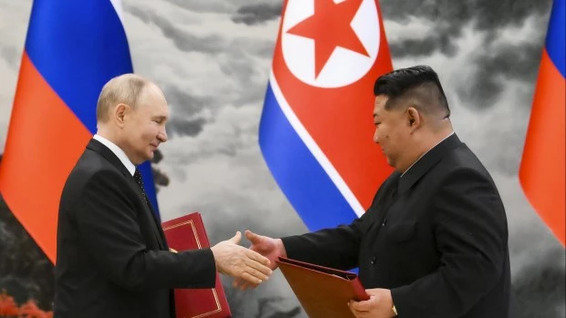 Kim y Putin oficializan su alianza anti-EE.UU. con un acuerdo de asistencia mutua