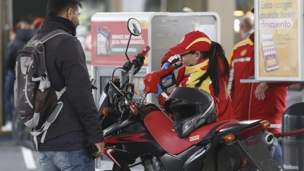 Con julio llegaron los aumentos al combustible