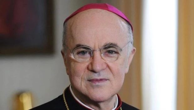 Arzobispo italiano Carlo Maria Viganò.