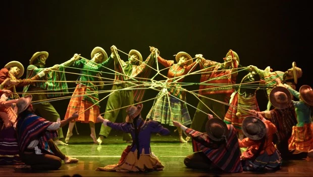 ‘Danza de las hilanderas’, una de las obras clásicas del Ballet Folklórico Nacional, que volverá a verse este domingo en el Cervantes. (Foto: M: Longo)