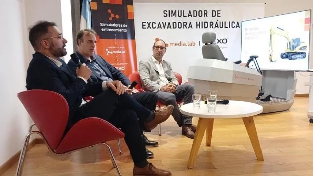 Emanuel Damoni, Diego Szychowski y Pedro Angulo durante la presentación.