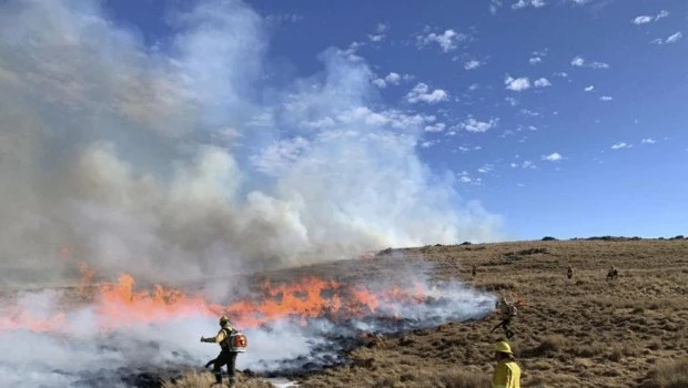 Tres detenidos por el incendio del Cerro Champaquí en Córdoba