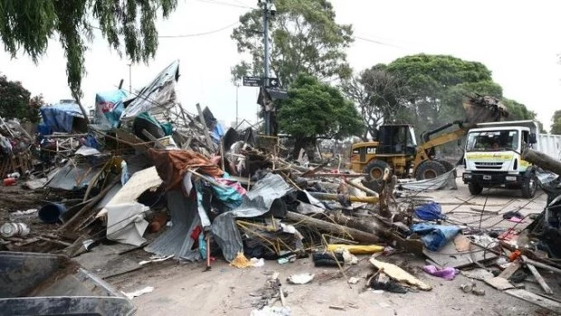 Ciudad recuperó la zona de Retiro tras el desalojo de la feria ilegal