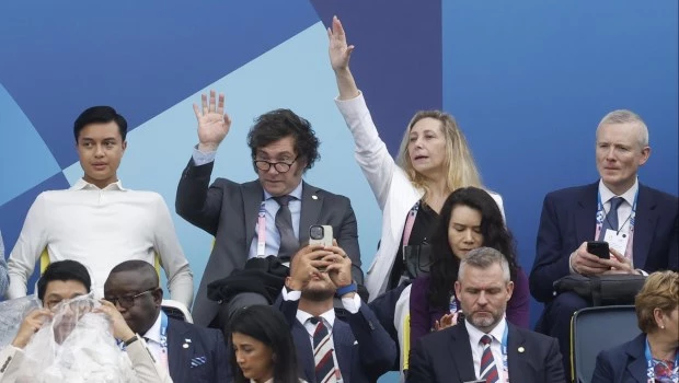 Javier Milei, en la Plaza del Trocadero, junto al resto de autoridades para asistir a la ceremonia de inauguración de los Juegos Olímpicos de París 2024.