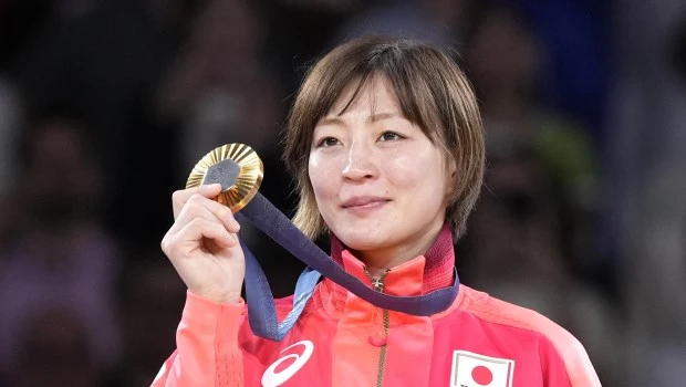 Japón toma ventaja en su carrera medallista en el judo con Francia gracias al oro de Tsunoda