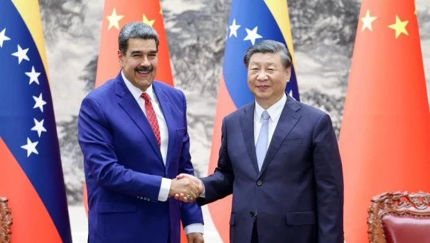 China reconoce la reelección de Maduro tras "organización exitosa" de elecciones