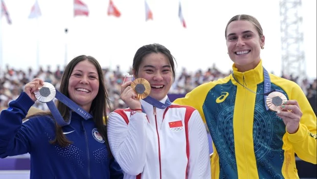 La china Yawen Seng se llevó el oro en el BMX femenino y la colombiana Villegas fue cuarta