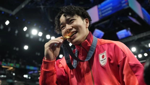 El japonés Oka, nuevo campeón olímpico de gimnasia