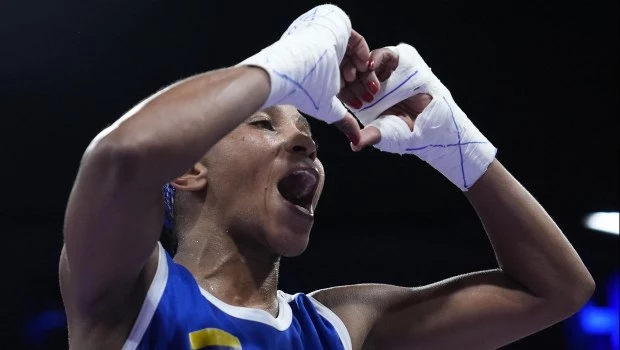 La colombiana Valencia se coloca a un triunfo de volver al podio en el boxeo 