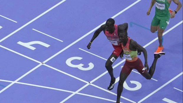 El keniano Wanyonyi gana el oro en 800 por una centésima