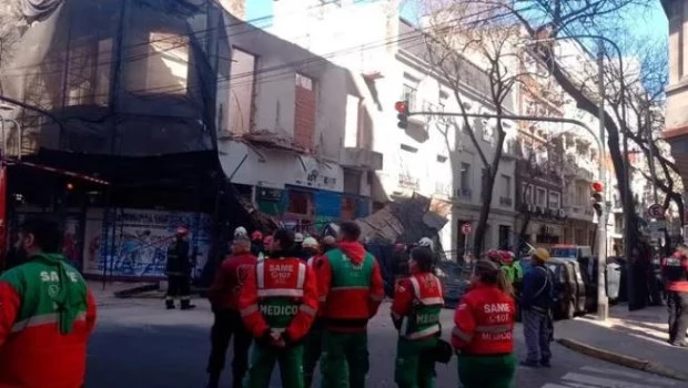 Se derrumbó una casa antigua que iba a ser demolida en San Cristóbal