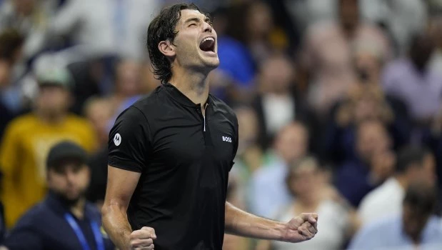 Fritz sobrevive a cinco sets con Tiafoe y jugará contra Sinner por el título del US Open