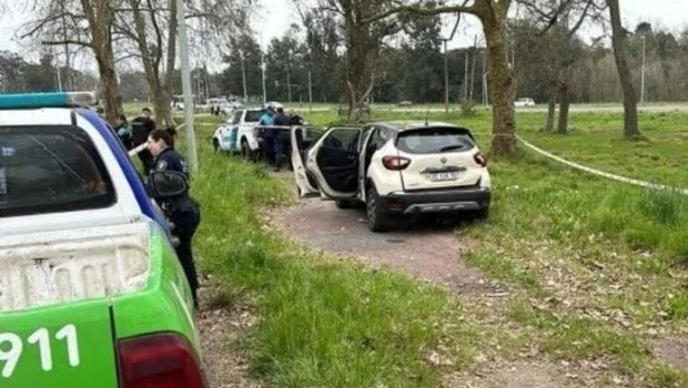 Un policía retirado quiso matar a su mujer, delante de su bebé, y se suicidó en el parque Pereyra Iraola